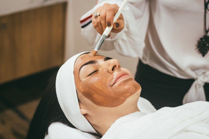 Aesthetic facial treatment session